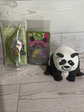 AUTHENTIC Panda - Staring Marathon Mask Party Series by 52Toys